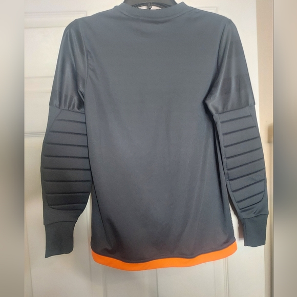 Yl adidas Shirt - Picture 2 of 3